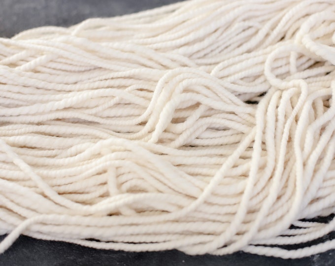 HANDSPUN Art Yarn thick and thin/ Handspun effect yarn / Merino wool slub