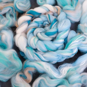 Silk Wool Roving / combed top / for spinning and felting / sea weave / Light blue image 5