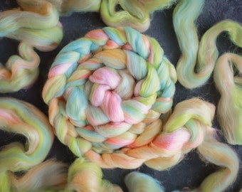 Merino wool & silk roving / hand combed top / for spinning and felting