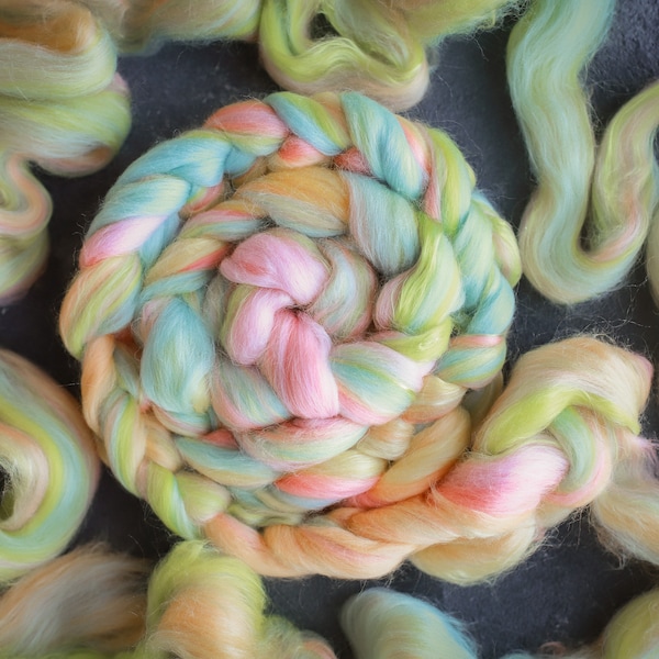 Merino wool & silk roving / hand combed top / for spinning and felting