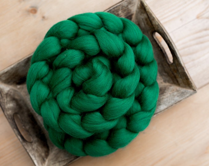 Combed wool fibers for spinning and felting / doll hair / wool XXL / roving wool / felting wool / green No.113