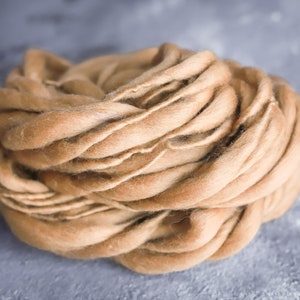 Art Yarn, handspun art yarn for plaid hat snood blanket, Merino / Handgesponne Wolle / Effektgarn  beige Wolle für Slub, filzen, weben