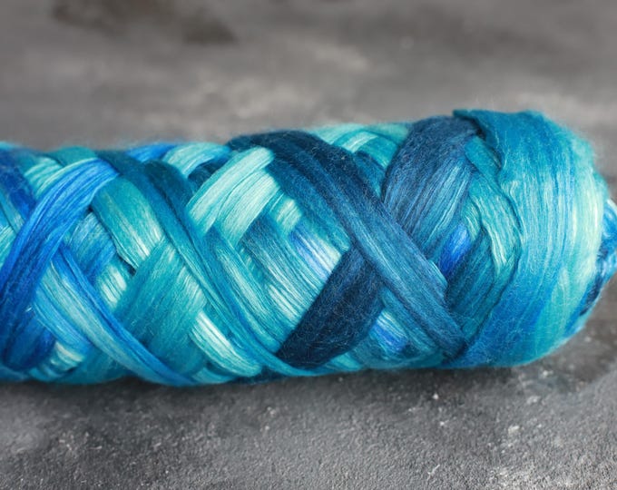 Roving top wool fibers for spinning and felting / Roving top wool / Felting wool / blue