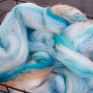 Silk Wool Roving / combed top / for spinning and felting / sea weave / Light blue image 3