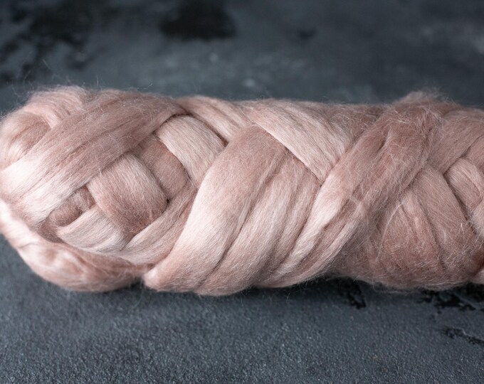Tussa silk fibers for spinning and felting / dolls hair / roving wool / felting wool