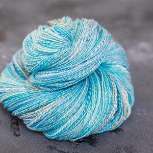 HANDSPUN Yarn / Handgesponnen Effektgarn  / Merino Wolle  Strickgarn mit Seide