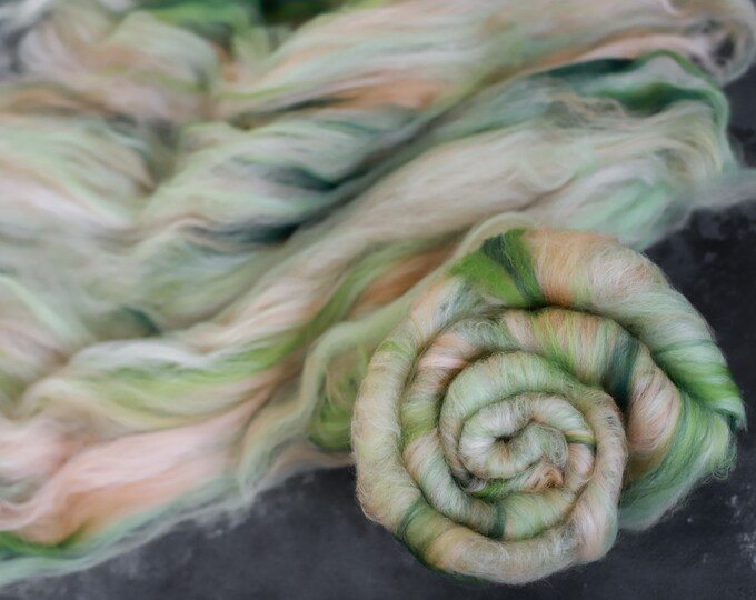 Merino Wool Batts / Carded wool / Merino batts / Spinning wool felt wool spun fibres / carded fleece / non-woven green 50g