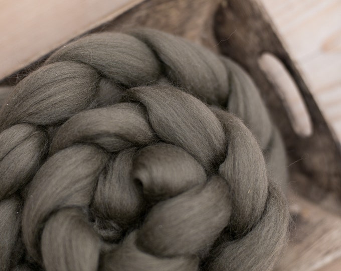 Combed wool fibers for spinning and felting / doll hair / 100g - 3.5 OZ / wool XXL / roving wool / felting wool / 20 micron / gray - brown