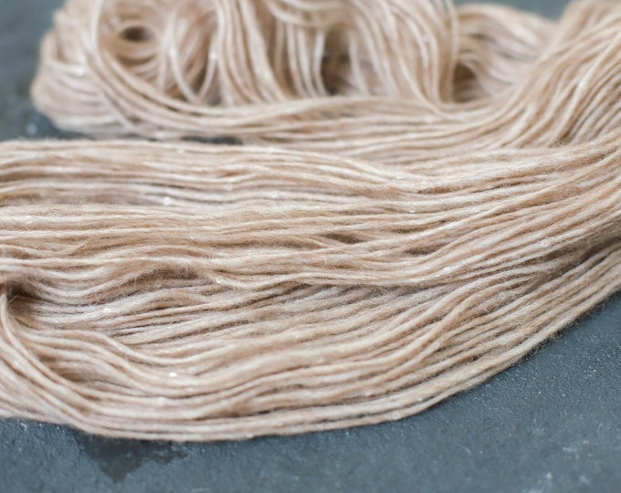 Airy alpaca knitting wool with sequins, Pecci Filati Cheerleader, beige