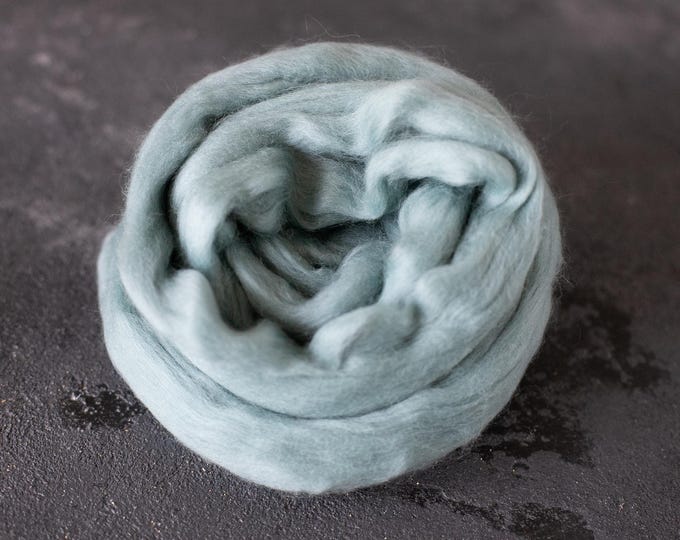 Combed wool fibers for spinning and felting / doll hair / roving wool / felting wool / 22 micron / light blue