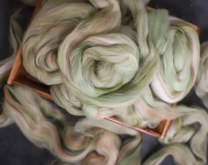 Sample combed top / Roving / Merino Wool Tops / Blends wool for spinning and felting / Handblended Wool / Handpulled Wool /