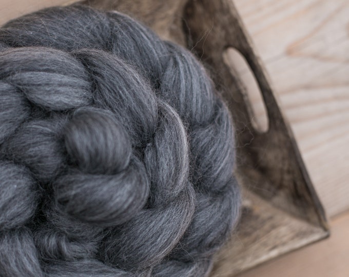 Combed wool fibers for spinning and felting / doll hair / 100g - 3.5 OZ / wool XXL / Roving wool / felting wool / 21 micron / dark grey