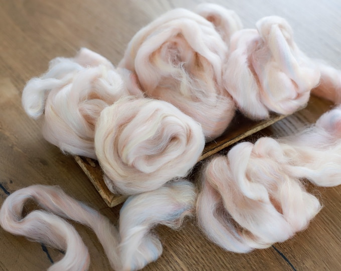 Sample combed top / Roving / Merino Wool Tops / Blends wool for spinning and felting / Handblended Wool / Hand-pulled wool, Vanilla Clouds