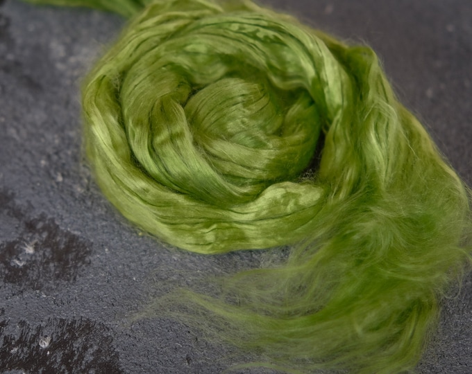 Mulberry silk moss green / for spinning and felting / mulberry silk tops