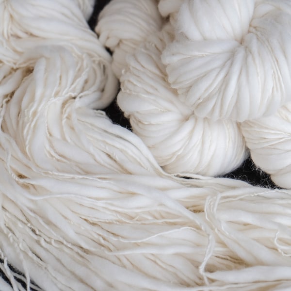 B-Ware, Thick and Thin Yarn merino, knitting yarn / weaving, crochet, dollmaking  Merino Wolle Handgesponnen dick und dünn naturweiß