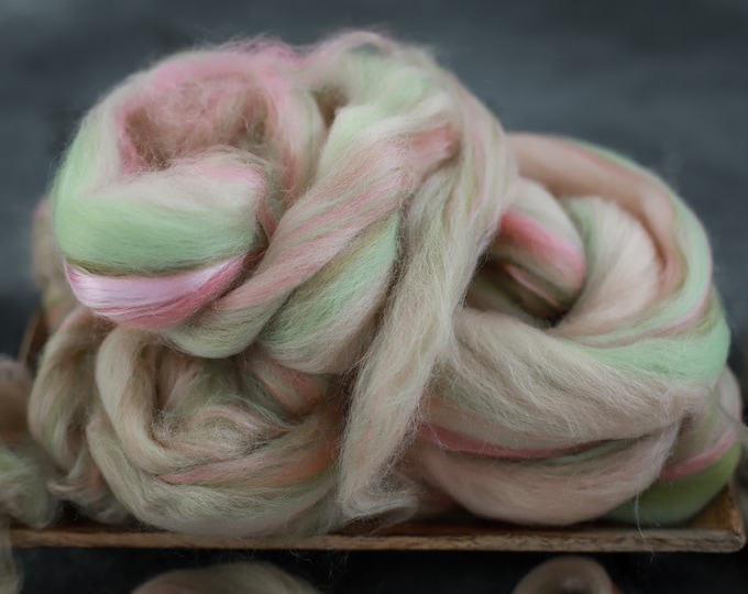 Sample combed top / Roving / Merino Wool Tops / Blends wool for spinning and felting / Handblended Wool / Hand-pulled wool