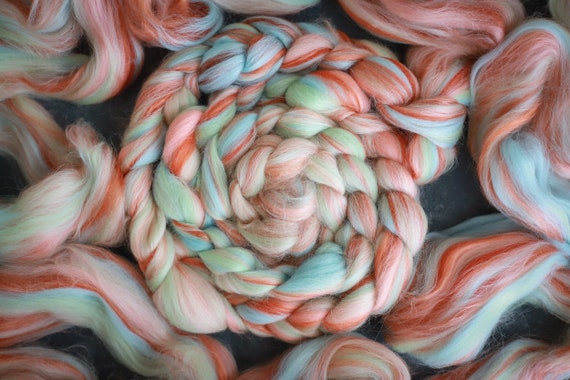 Roving / Merino Wool Tops / Blends wool for spinning and felting / Handblended Wool / Hand-drawn wool / ice & fire