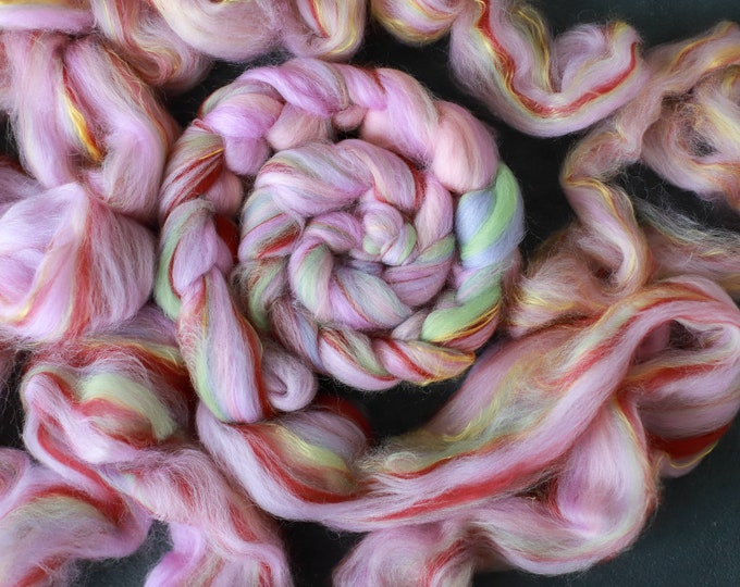 Combed top spinning fibers hand-drawn Merino / Mulberry silk for spinning and felting Merino / Silk Roving / combed top / for spinning and felting