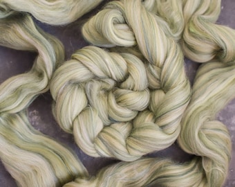 Roving wool fibers for spinning and felting / dolls hair / roving wool / felt wool / for spinning and felting / green