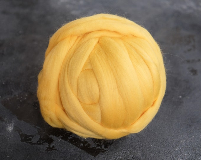 Combed wool fibers for spinning and felting / doll hair / wool XXL / roving wool / felting wool / 21 micron / vanilla yellow