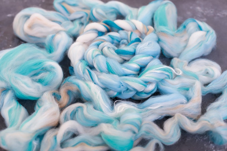 Silk Wool Roving / combed top / for spinning and felting / sea weave / Light blue image 6