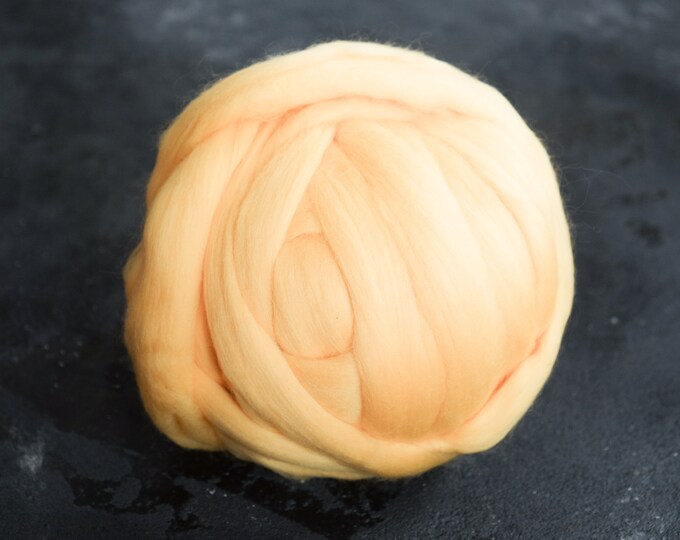Comb wool fibers for spinning and felting / doll hair / wool XXL / roving wool / felt wool / 21 microns / light yellow