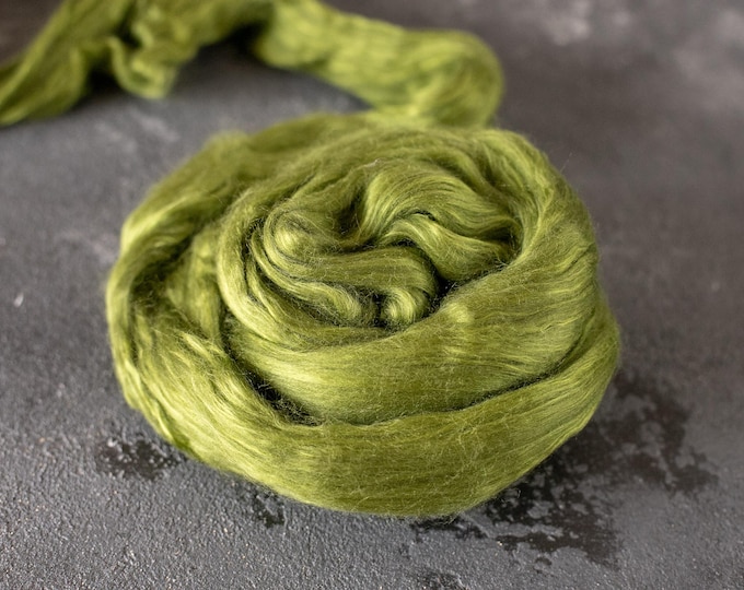 Combed wool with silk fibers for spinning and felting / dolls hair / roving wool / felting wool / for spinning and felting /