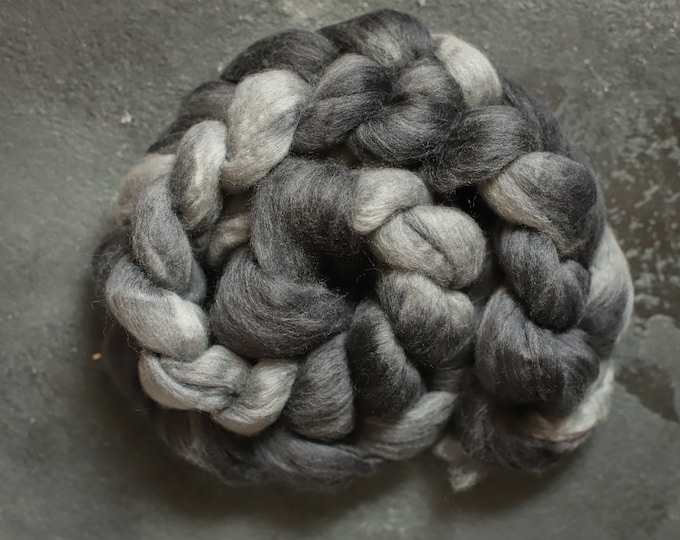 Comb wool fibres for spinning and felting / Roving wool / Felt wool / for spinning and felting / grey black