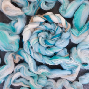 Silk Wool Roving / combed top / for spinning and felting / sea weave / Light blue image 4