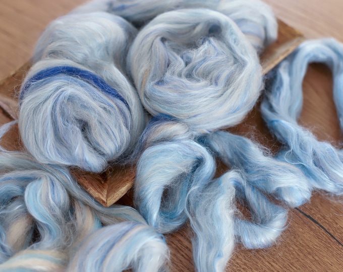 Sample combed top / Roving / Merino Wool Tops / Blends wool for spinning and felting / Handblended Wool / Hand-pulled wool sea foam