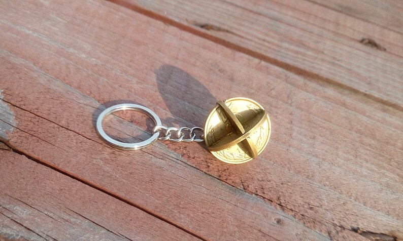 Брелок из трех 10 рублевых монет чертеж