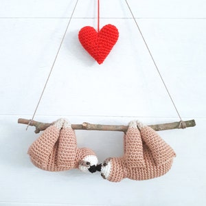 Sloths couple on a branch crochet pattern, diy amigurumi Valentine's day gift, digital download image 1