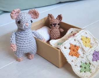 Mouse in a box travel toy crochet pattern