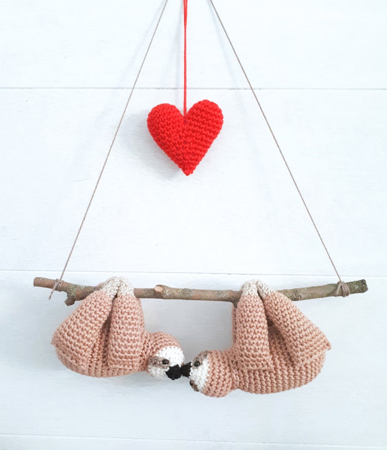 Sloths couple on a branch crochet pattern, diy amigurumi Valentine's day gift, digital download image 1