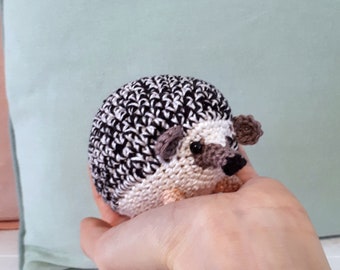 Hedgehog crochet pattern, amigurumi hedgehog pattern, digital download, amigurumi pattern