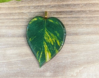 Pothos Plant Pendant, Houseplant Jewelry, Leaf Pendant, Devil's Ivy Plant, Ivy Leaf, Money Plant Jewelry, Botanical Gift, Gift for Plant Mom