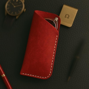 Minimalistische handgemachte Brillenetui aus echtem Leder