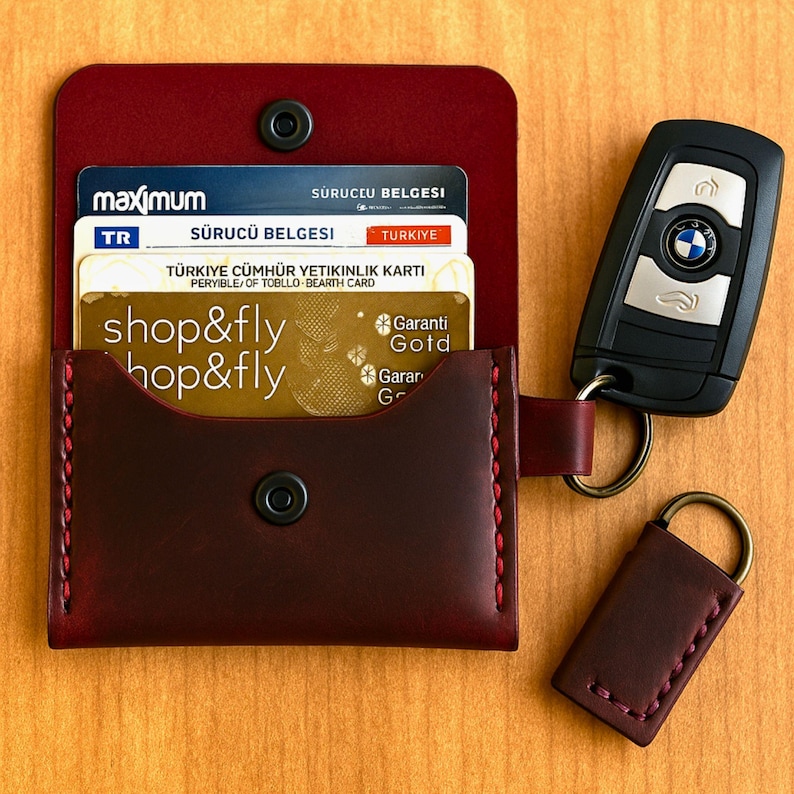 Mini Leather Card Wallet Keychain: Slim Minimalist Design