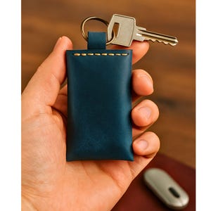 Mini Leather Card Wallet Keychain: Slim Minimalist Design