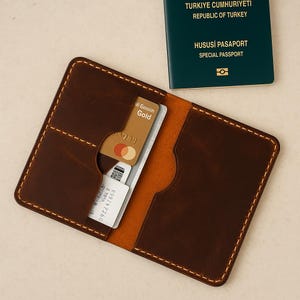Passhülle, personalisierte Reisebrieftasche, handgefertigte Passhülle, Geschenk für Sie oder Ihn, Reiseveranstalter, individuelle Lederpasshülle