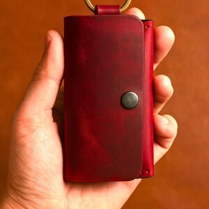 Mini Leather Card Wallet Keychain: Slim Minimalist Design