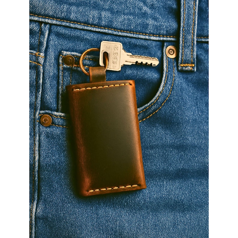 Mini Leather Card Wallet Keychain: Slim Minimalist Design