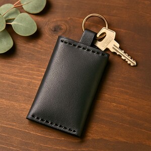 Mini Leather Card Wallet Keychain: Slim Minimalist Design