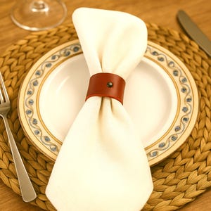 Handgefertigte Leder Serviettenringe 4er Set: Personalisierte Tischdekoration
