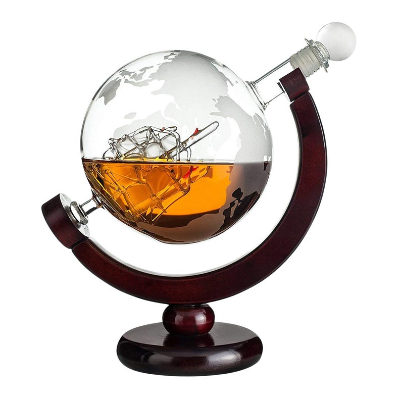 Glaskaraffe Globus für Whisky Personalisiertes Whiskyglas mit Kompass Edler Dekanter mit Segelschiff mit maritimem Motiv Geschenk Bild 2