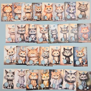 Könnte beinhalten: Ein Set mit 36 bunten illustrierten Karten mit verschiedenen Tierfiguren. Jede Karte zeigt ein anderes Tier mit einem einzigartigen Ausdruck und einer einzigartigen Pose. Die Karten sind perfekt zum Basteln, Scrapbooking oder um jedem Projekt eine skurrile Note zu verleihen.