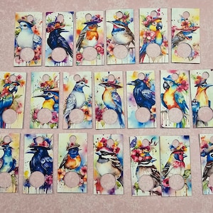 Lot de 20 mini-gouttes pour oiseaux colorés dans des chapeaux, cartes à fil, étiquettes pour fil dentaire