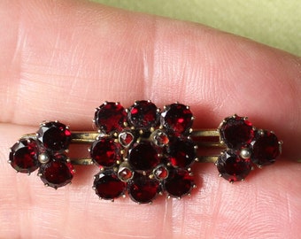 Sweet Victorian garnet bar pin, excellent condition, good sized flat-top garnets, January birth stone, excellent condition