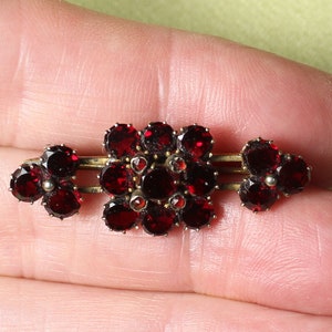 Sweet Victorian garnet bar pin, excellent condition, good sized flat-top garnets, January birth stone, excellent condition
