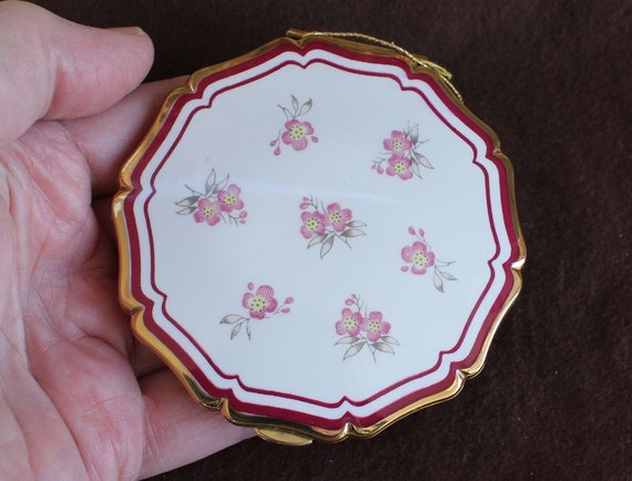 Stratton compact, vintage 1960s, red edging with … - image 1